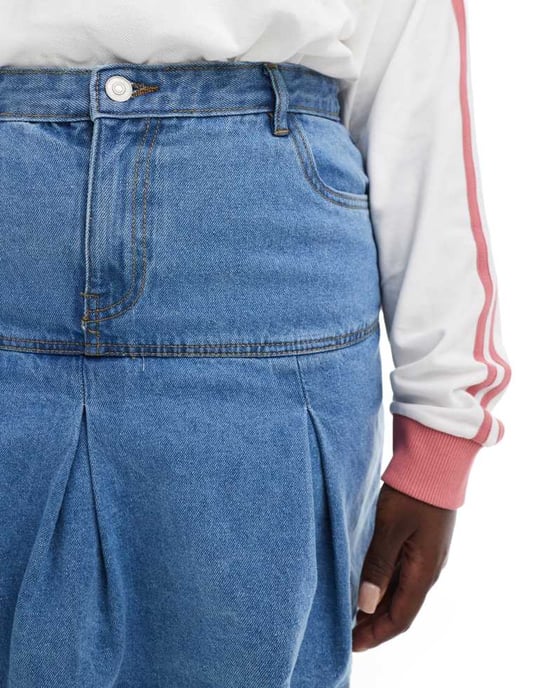 In The Style Plus plisserad denim mini kjol i blått - Image 3