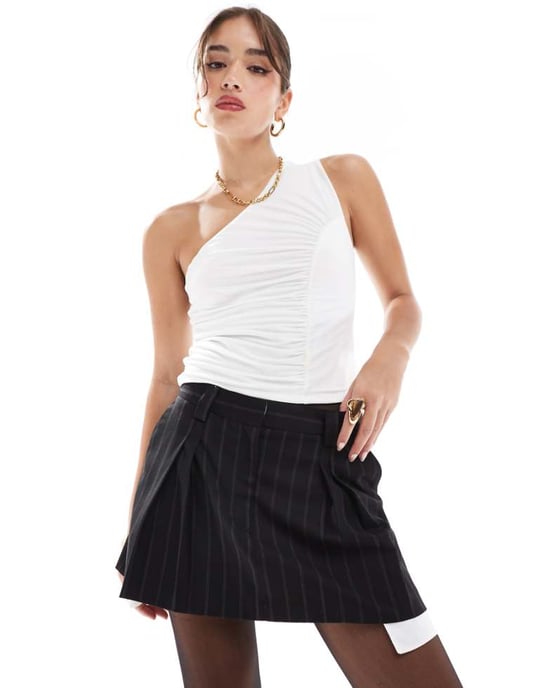 ASOS DESIGN plisserad front exponerad skräddarsydd mini kjol i tonad rand - Image 1