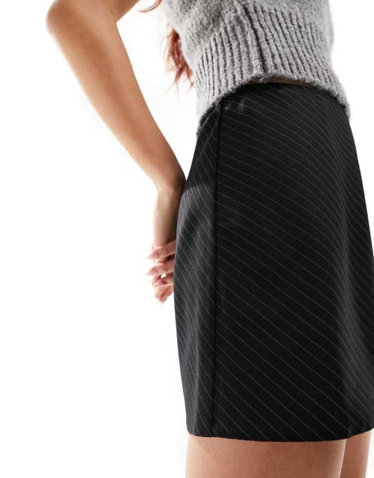 ASOS DESIGN randig mini kjol i svart - Image 3