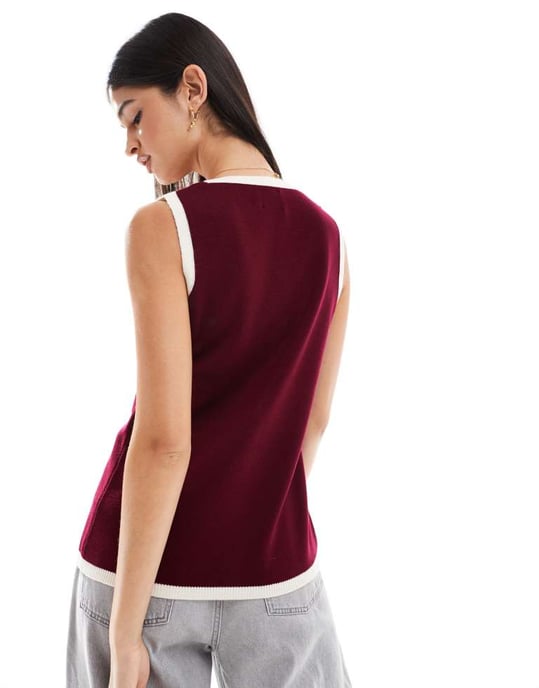 ASOS DESIGN stickad lång väst med v-ringning i vinröd - Image 4