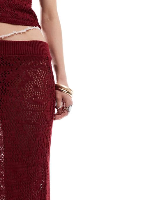ASOS DESIGN stickad midaxi kjol med jacquarddetalj i vinröd - Image 4