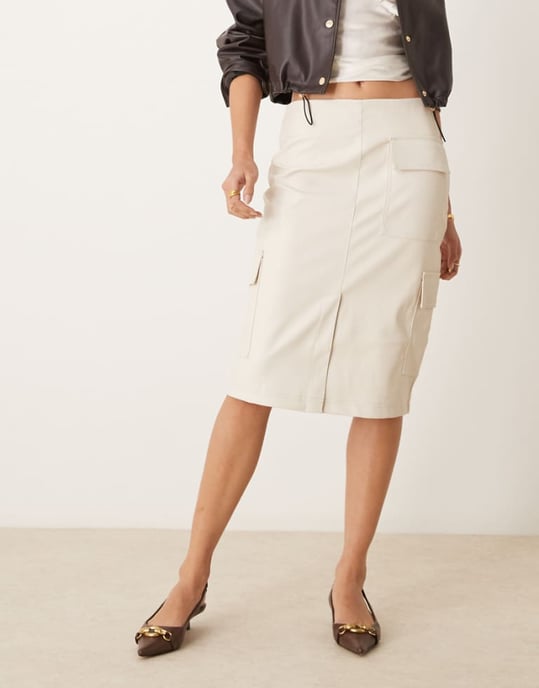 ASOS DESIGN läderlook fickkjol i krämfärg - Image 1
