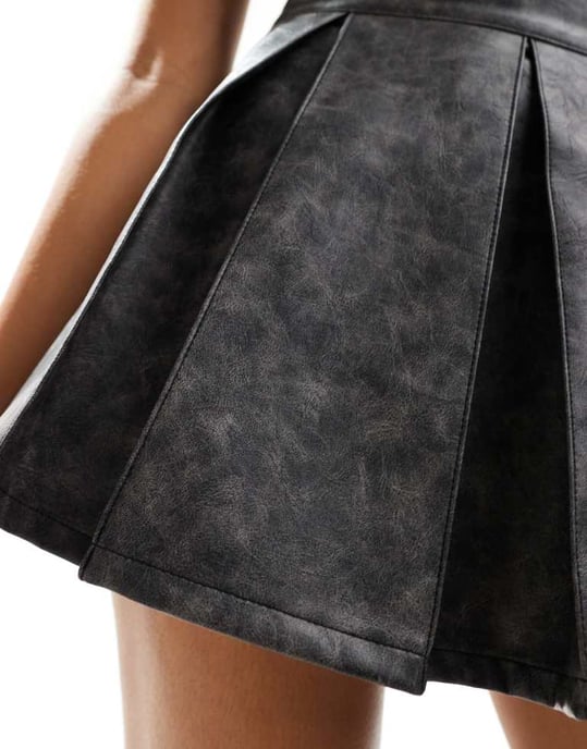 ASOS DESIGN läderlook plisserad mini kjol i tvättad grå - GRÅ - Image 3