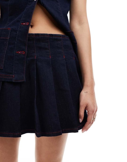 ASOS DESIGN denim plisserad kjol i indigo - Image 2