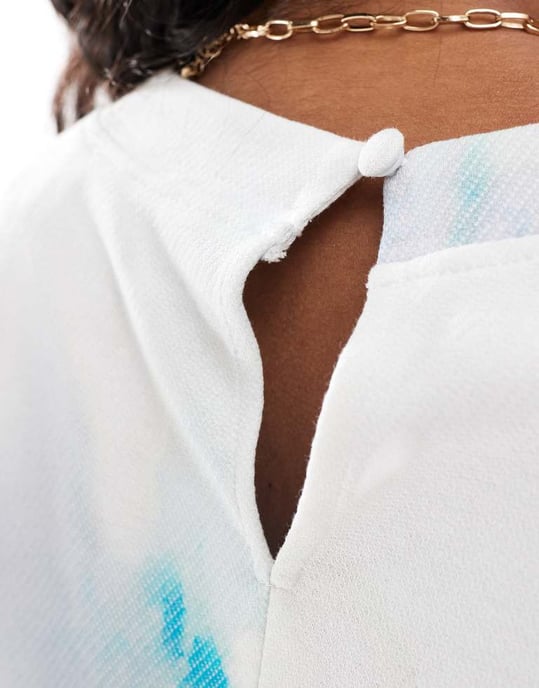ASOS EDITION Curve premium tyngre texturerad jersey t-shirt i suddig mönster - Image 3