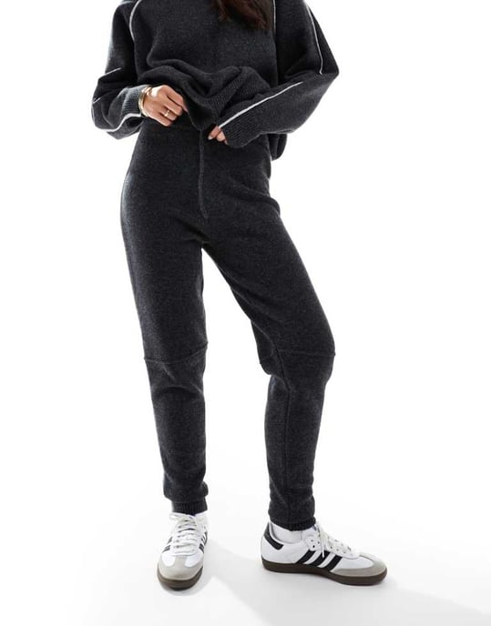 ASOS DESIGN stickad jogger-set i kolgrå - Image 3