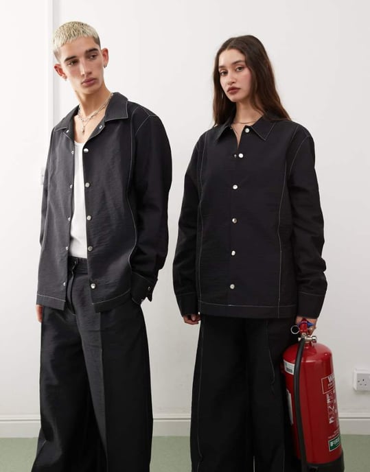 Återvunnen vintage unisex overshirt i svart nylon med kontrasterande sömmar - Image 1