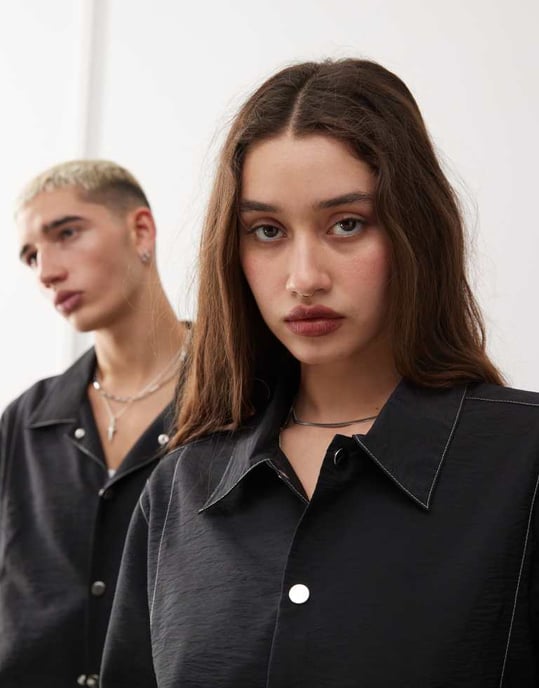 Återvunnen vintage unisex overshirt i svart nylon med kontrasterande sömmar - Image 2