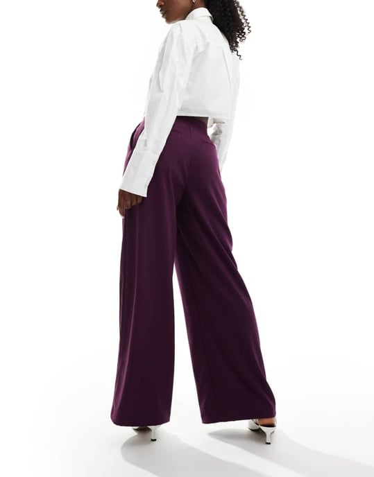 ASOS DESIGN skräddarsydda byxor med knytband i midjan och vida ben med vecksdetaljer i borstad plommonfärgad. - Image 4