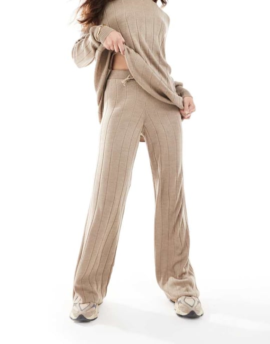 ENDAST vida stickade byxor co-ord i sand - Image 1