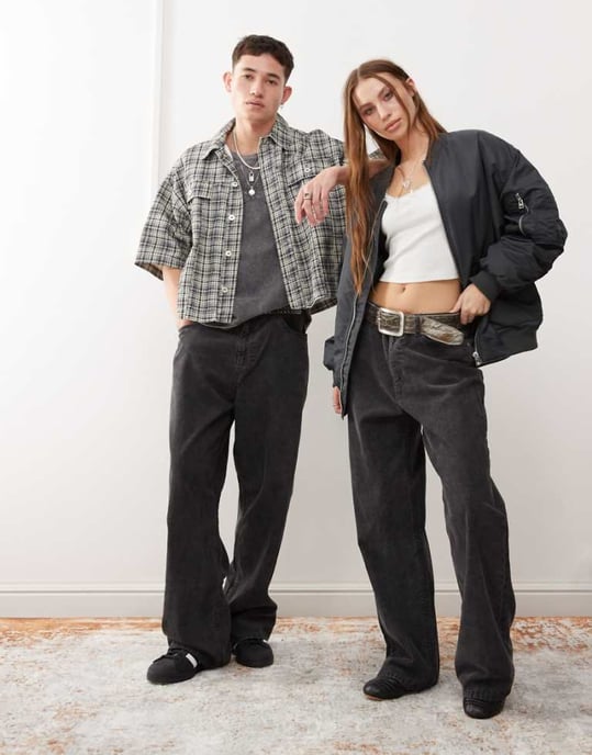 Weekday Astro unisex vida cordurbyxor i svart - Image 1