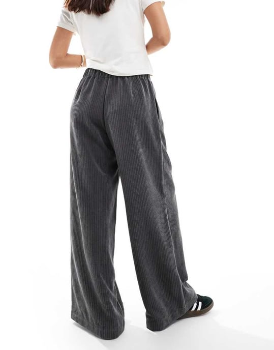 ASOS DESIGN vida sammetspants i grått - Image 3