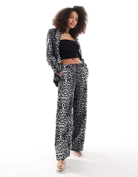 Vila vida byxor set i svart leopardmönster - Image 1
