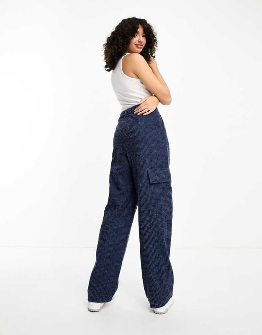 Objekt Hög tall strukturerad denim cargobyxa i mörkblå tvätt - Image 2