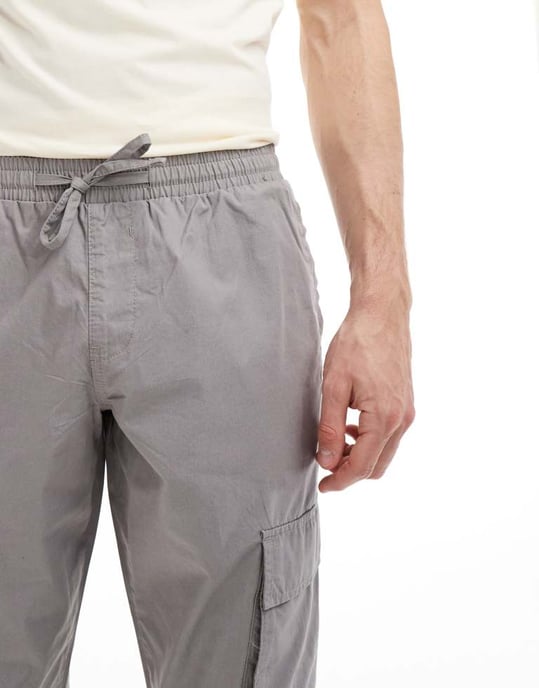 ASOS DESIGN tapered dragbyxa i grå - Image 4