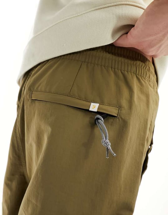 Farah Hawtin tekniska avslappnade tapered byxor i beige - Image 4