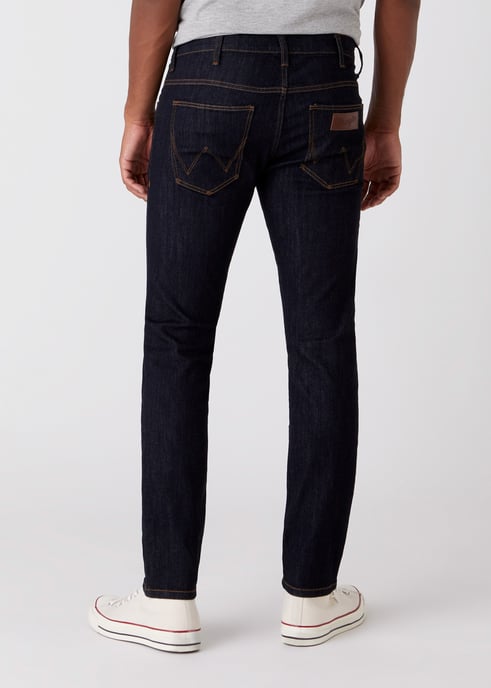 Wrangler Arston Dark Rinse Slim Tapered Jeans - Image 3