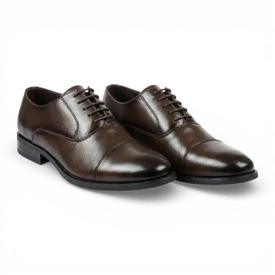 Bruine klassieke Oxford-schoenen met neuskap en vetersluiting voor heren. - Image 2