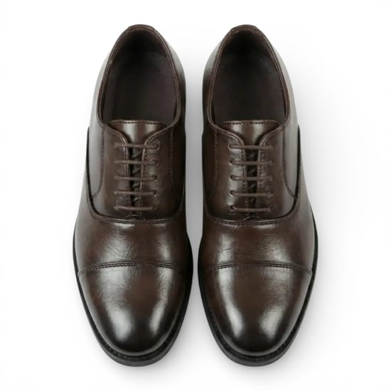 Bruine klassieke Oxford-schoenen met neuskap en vetersluiting voor heren. - Image 6