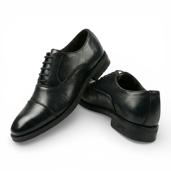 Klassieke zwarte Oxford-schoenen met neuskap en vetersluiting voor heren. - Image 4