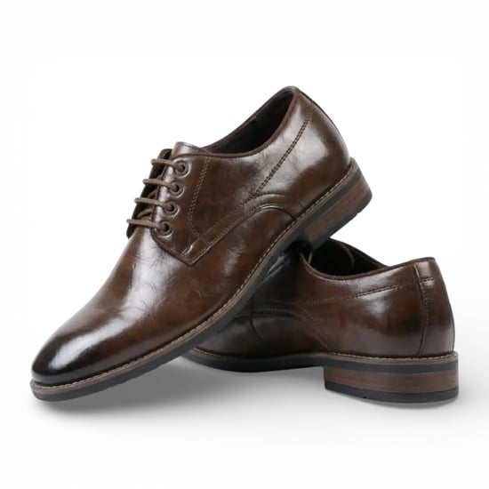 Bruine klassieke Derby brogue-schoenen met gladde neus en vetersluiting voor heren. - Image 2