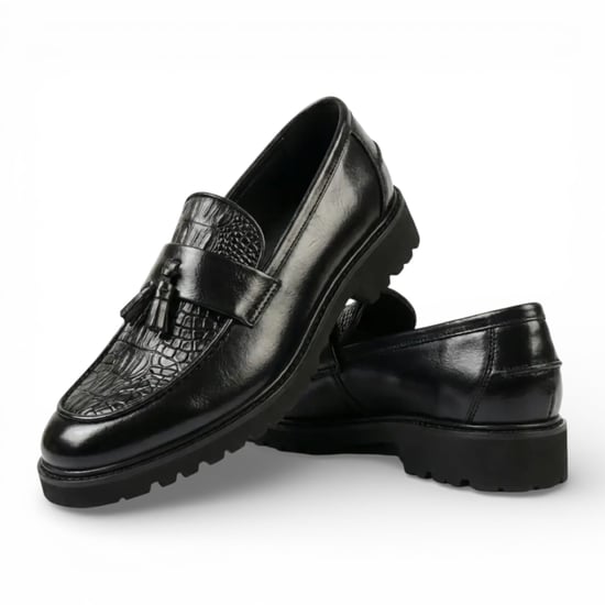 Heren loafers van imitatieleer, zwart, met kwastjes en profielzool. - Image 2