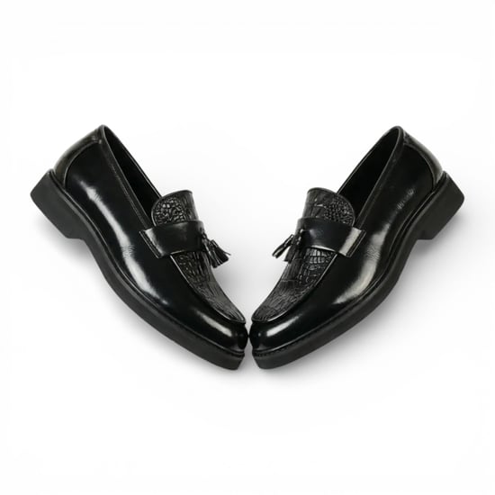 Heren loafers van imitatieleer, zwart, met kwastjes en profielzool. - Image 4