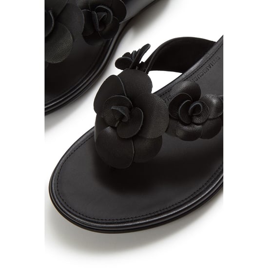 Fitflop Gracie Flower Leren Dames Zwarte Flip-Flops - Image 5