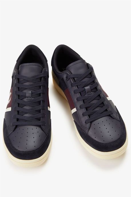 Fred Perry B725 Leer Suède Heren Sneakers Marine/Ecru/Dieprood - Image 3