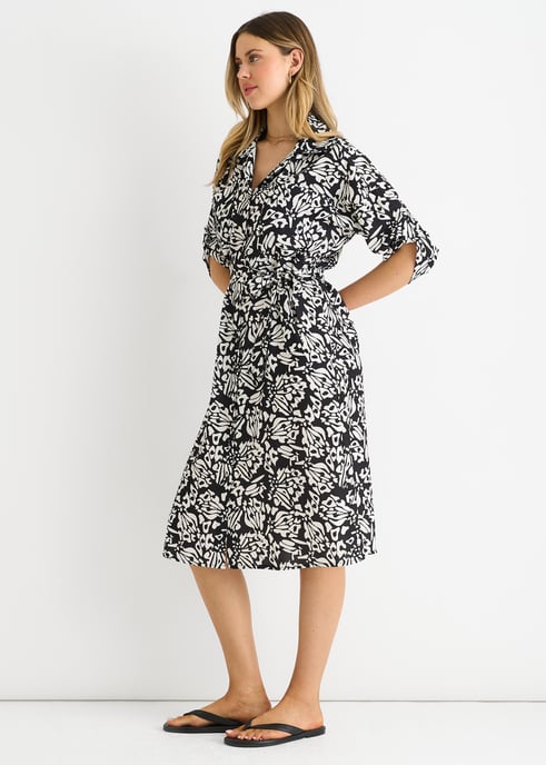 Zwarte midi-jurk met knoopsluiting en ceintuur - Image 3