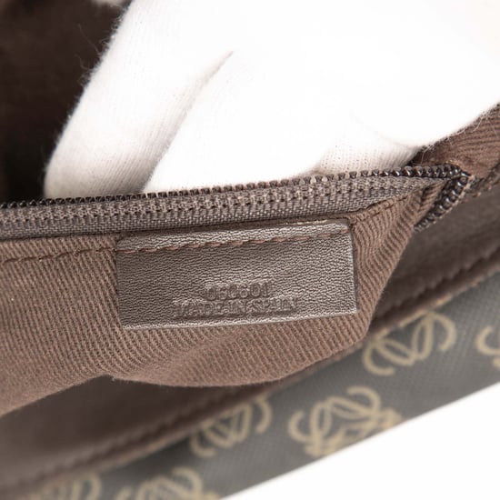 Tweedehands Anagram Gecoate Canvas Flap Crossbody - Image 6