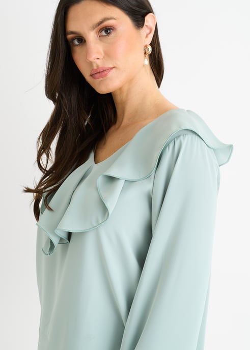Saliegroene losvallende blouse met brede ruches - Image 2