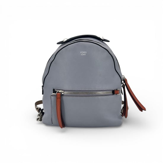 Trouwens, een vintage leren Fendi-rugzak. - Image 1