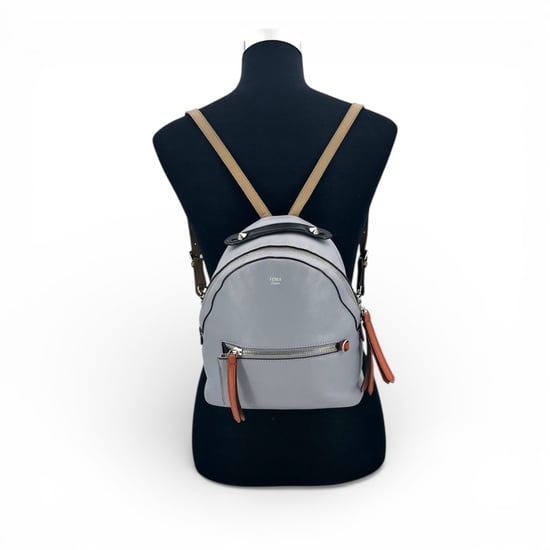 Trouwens, een vintage leren Fendi-rugzak. - Image 2