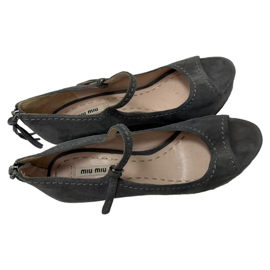 Miu Miu Mary Jane pumps met open neus en sleehak in grijs suède - Image 5