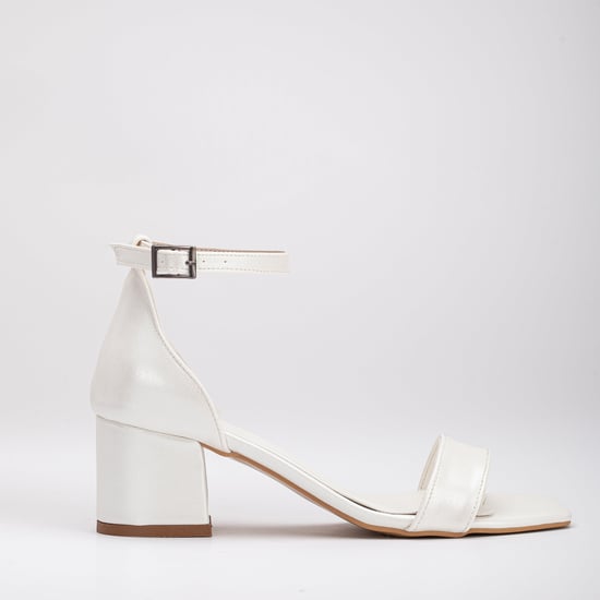 Illy Laag Block Hak Sandalen with Pearls - Image 6