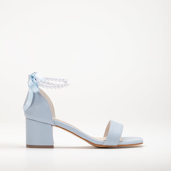 Illy Laag Block Hak Sandalen with Pearls - Image 1
