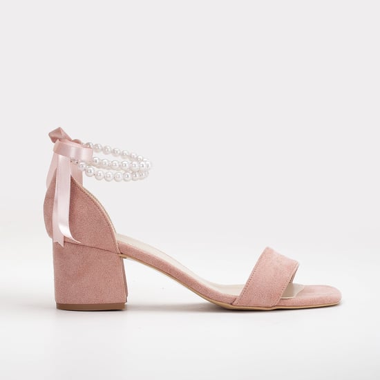Illy Laag Block Hak Sandalen with Pearls - Image 1