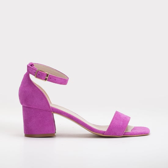 Illy Laag Block Hak Sandalen with Pearls - Image 6