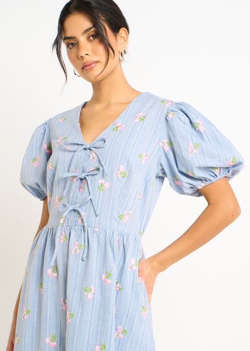 Blauwe katoenmix midi-jurk met strikdetail en pofmouwen - Image 2