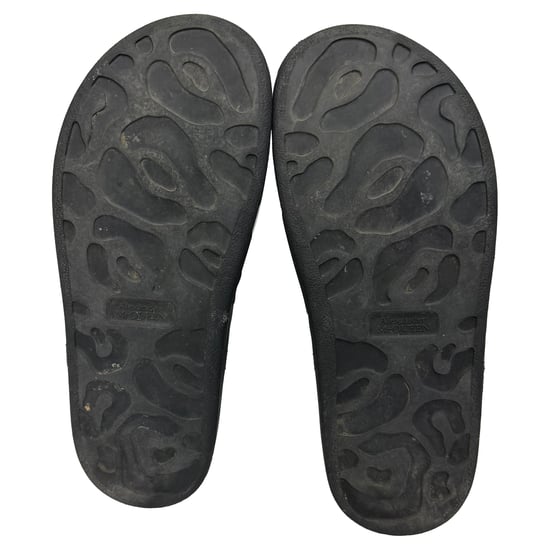 Alexander McQueen Graffiti Logo Slide Sandalen in Zwart Rubber - Image 6