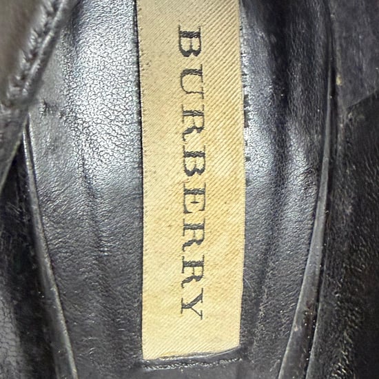 Burberry pumps met spitse neus en strikaccent in zwart leer - Image 6