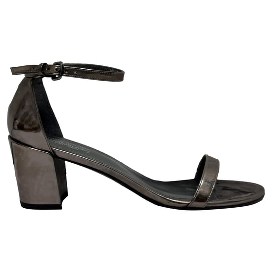 Stuart Weitzman MetallicSimple Chorus Enkelband Sandalen in Zilverkleurig Leer - Image 1