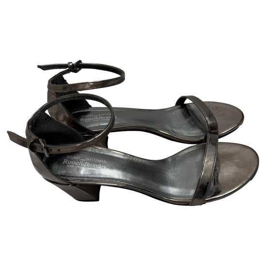 Stuart Weitzman MetallicSimple Chorus Enkelband Sandalen in Zilverkleurig Leer - Image 5