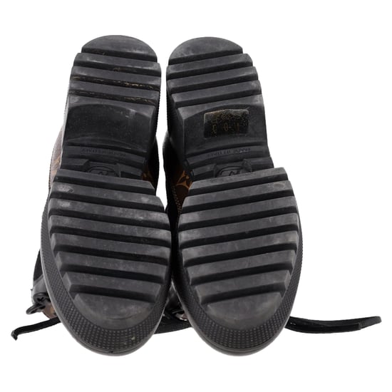 Louis Vuitton Suede Monogram Laureate Desert Boots in zwart gecoat canvas - Image 6