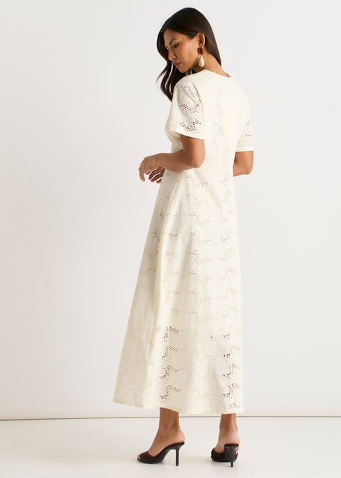 Witte midi-jurk met knoopsluiting en kant - Image 4