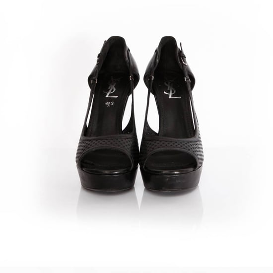 Yves Saint Laurent, zwarte pump van geperforeerd leer. - Image 5