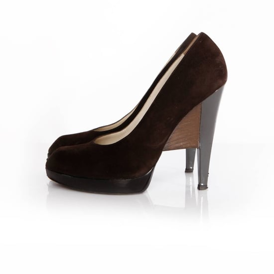Yves Saint Laurent, suède pump met architectonische hak - Image 3