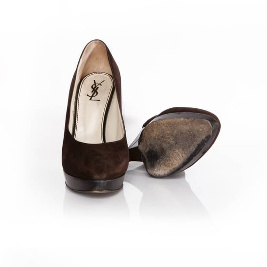Yves Saint Laurent, suède pump met architectonische hak - Image 6