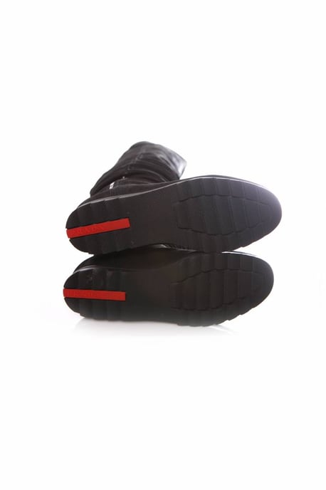Prada, zwarte lange leren kreuklaarzen. - Image 6